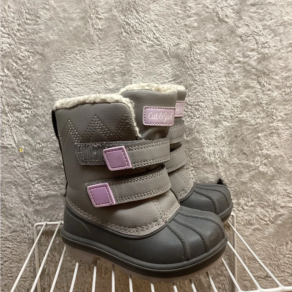 Cat & Jack Gray and‎ Pink Winter Boots